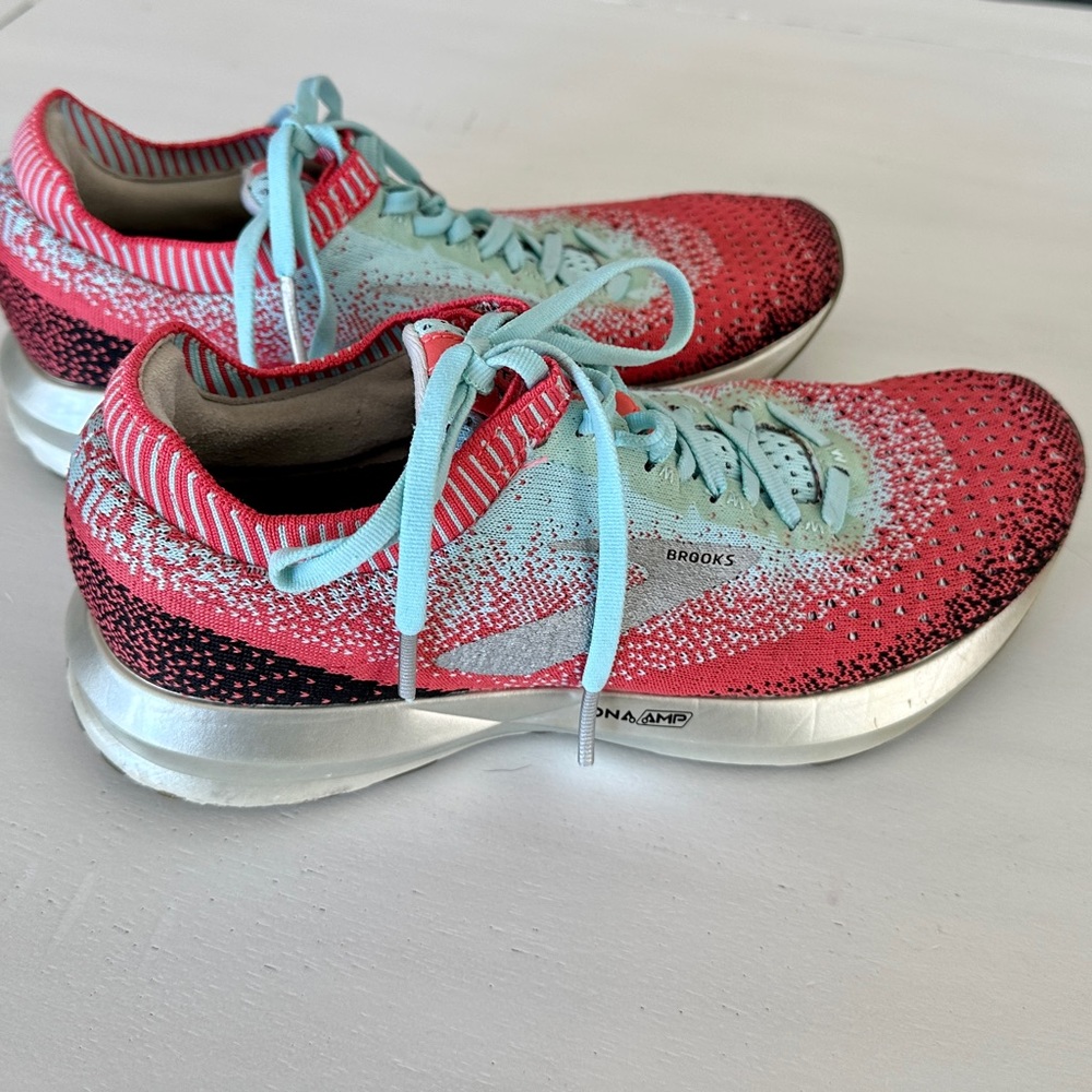 Brooks Levitate 2 DNA AMP, Women’s size 8 M